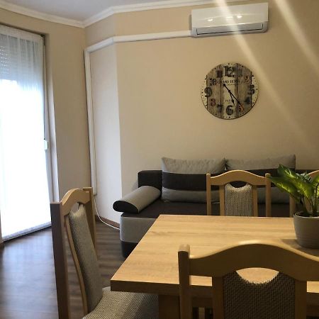Alina Apartmanok Hajduszoboszlo Exterior foto