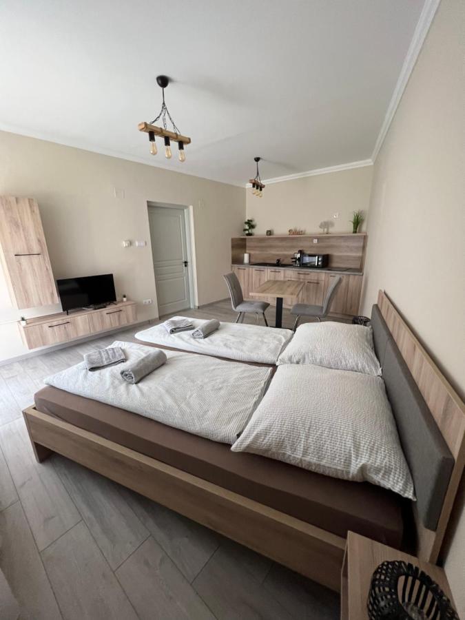 Alina Apartmanok Hajduszoboszlo Exterior foto