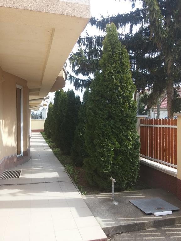 Alina Apartmanok Hajduszoboszlo Exterior foto